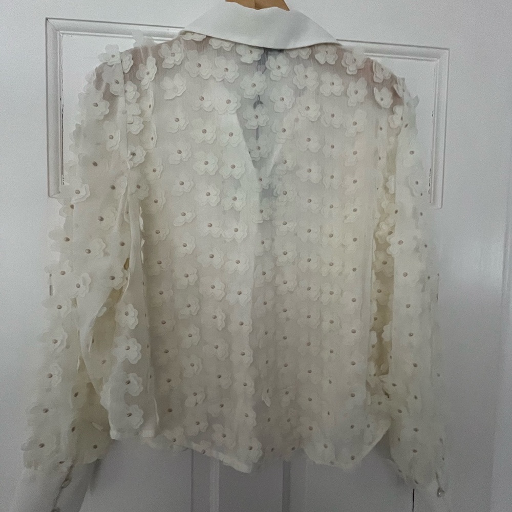 NWT Women’s Small Adrianna Papell Y Placket Button Up 3D Flower Blouse. - Picture 2 of 10